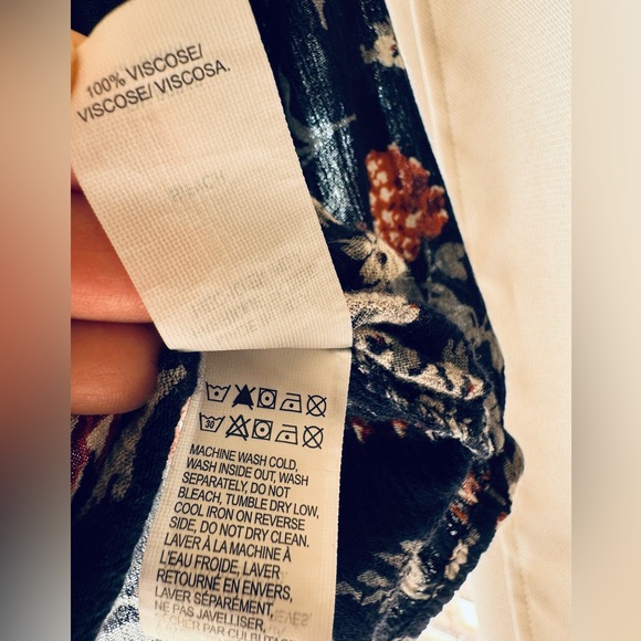 🍀Lucky Brand Smocked Square Neck Top Small *EUC! Navy/Floral - Picture 7 of 7